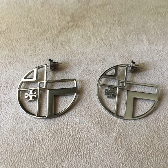 Tory Burch Jewelry - PRE-LOVED AUTHENTIC TORY BURCH CHEVRON EARRINGS
